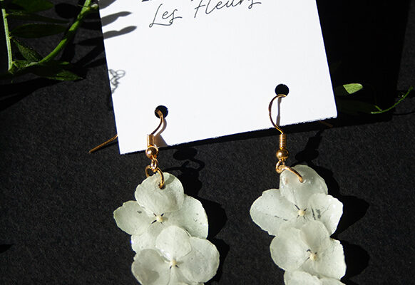 fleurs préservées dans résine époxy - bijoux