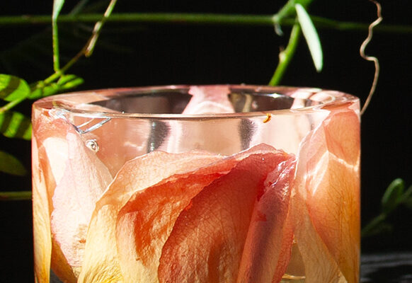 fleurs préservées dans résine époxy ; chandelier