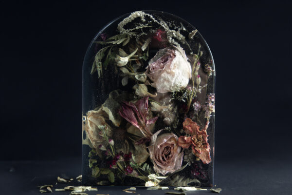 bouquet de fleurs préservées dans résine époxy